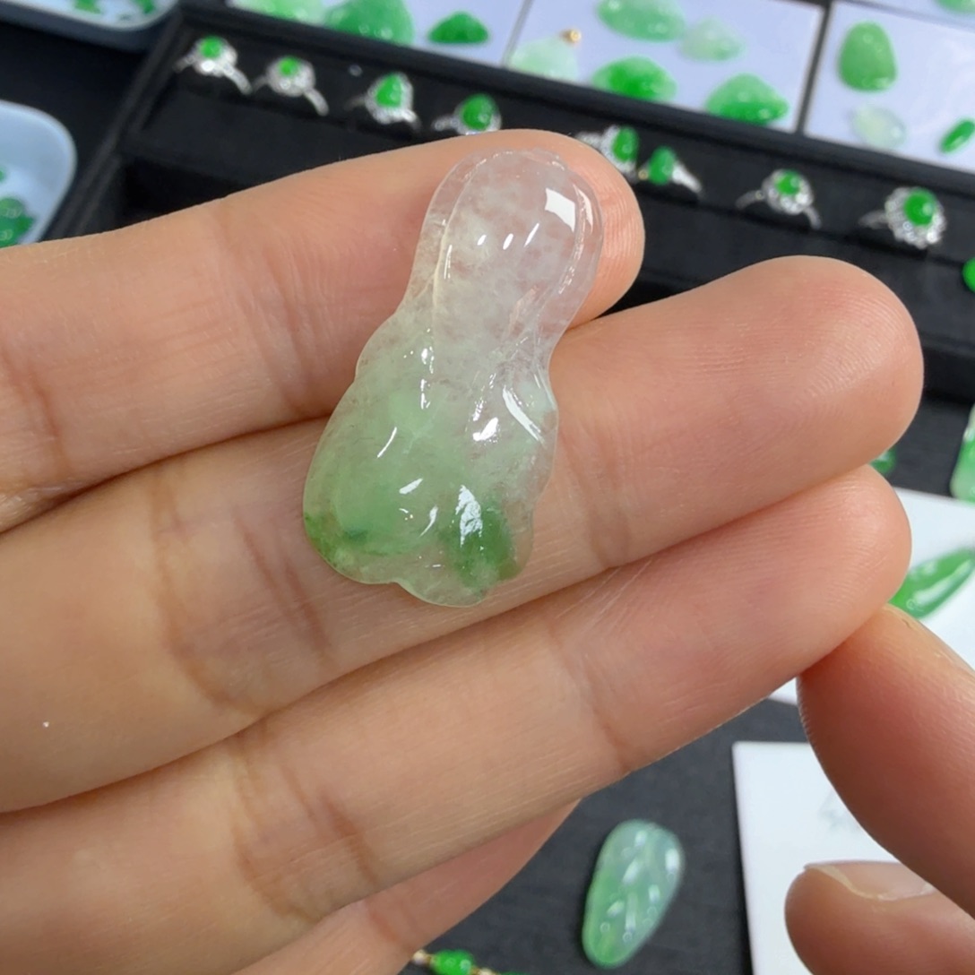 翡翠颈饰未镶嵌白菜