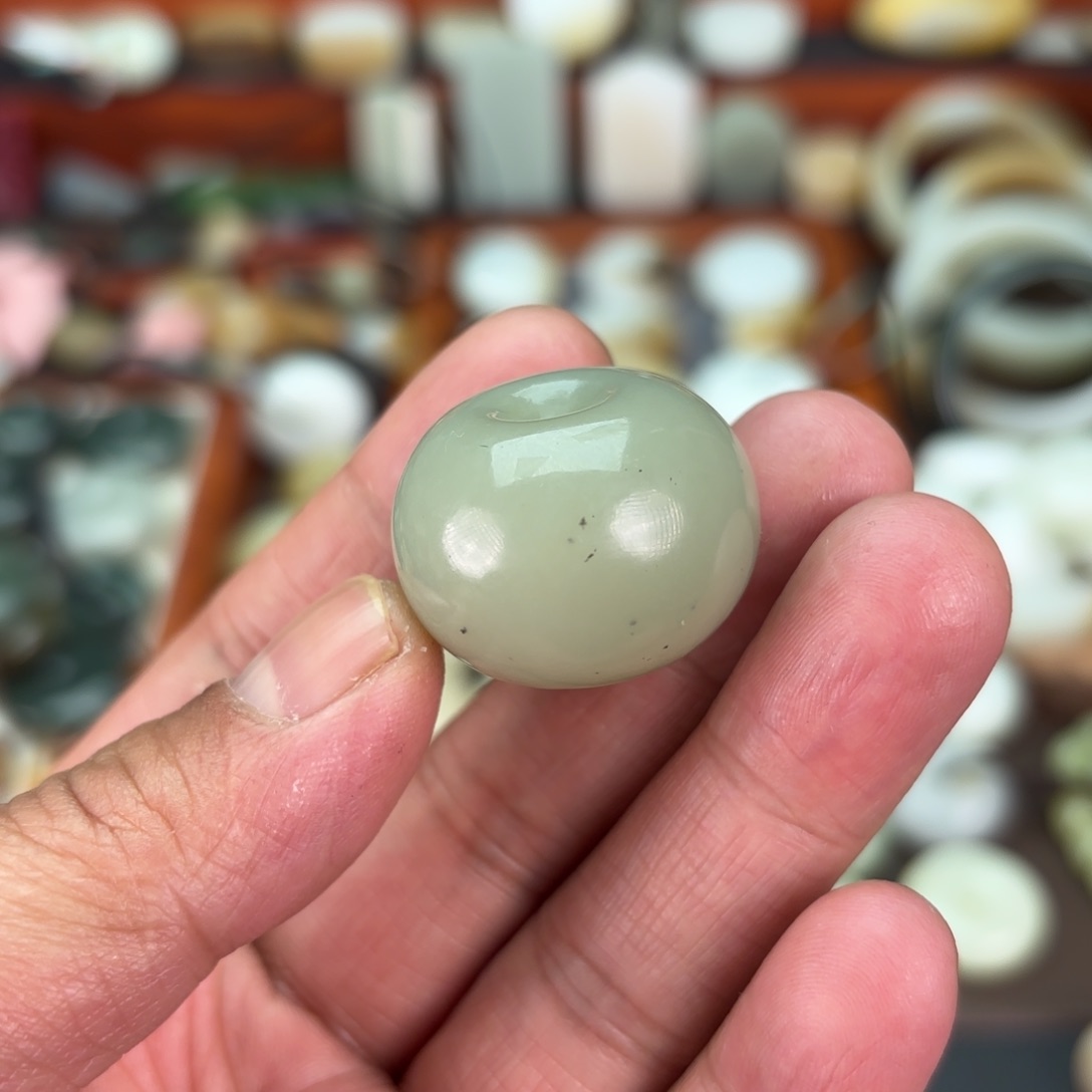 和田玉（糖玉）颈饰未镶嵌淡**笑