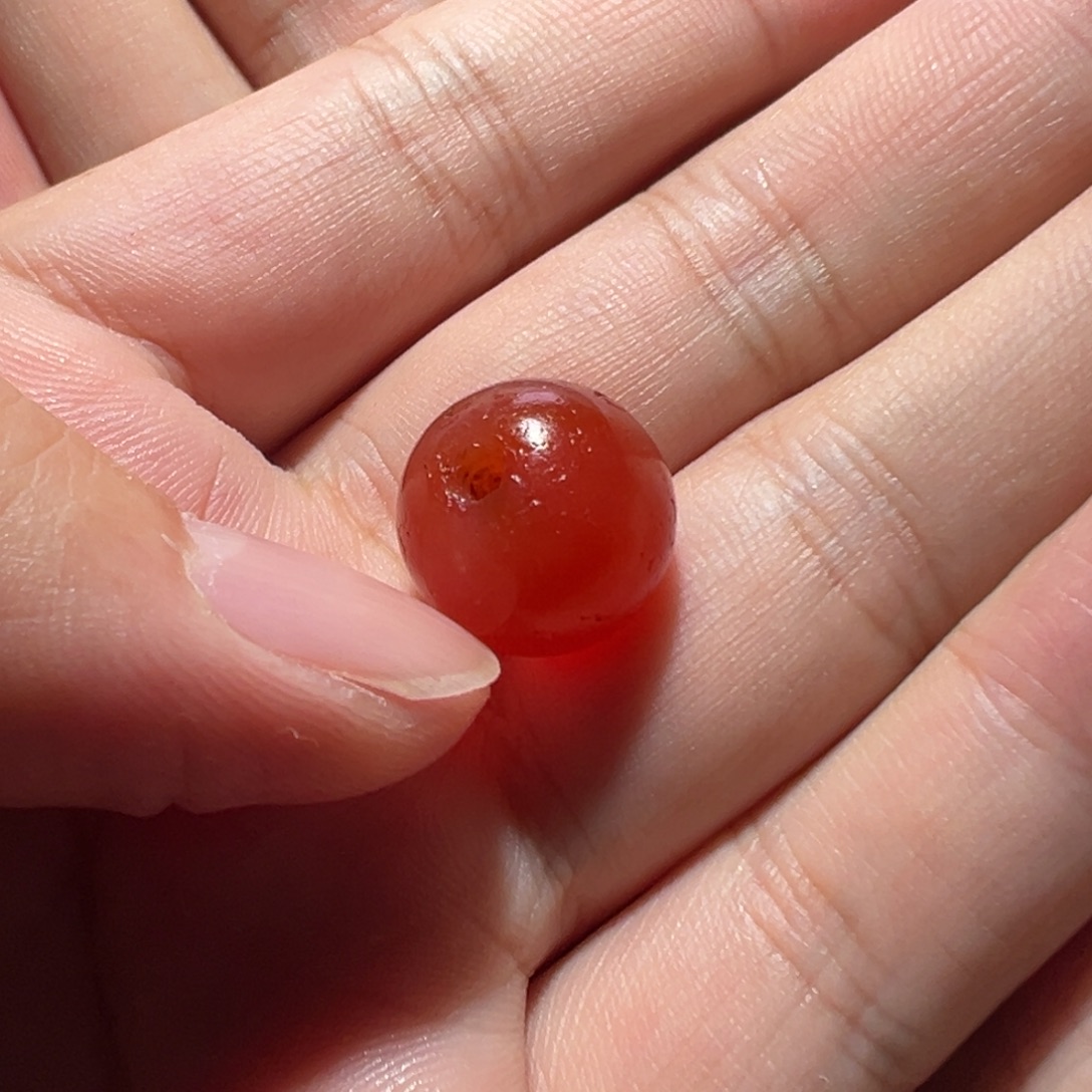 牧***然玛瑙/玉髓未镶嵌珠子。