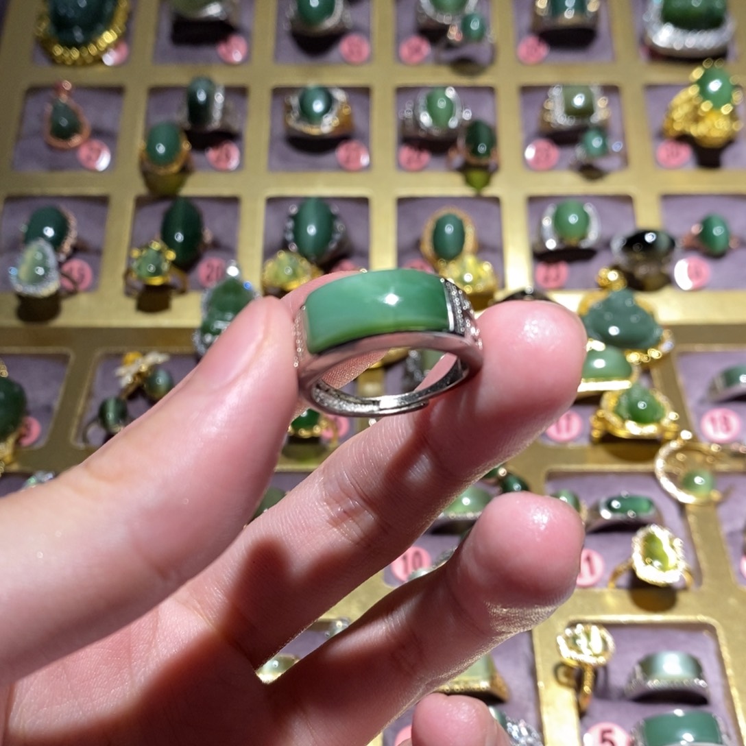 未镶嵌戒指和田玉（碧玉）