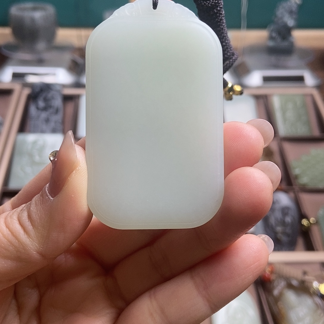 和田玉（糖玉）颈饰未镶嵌