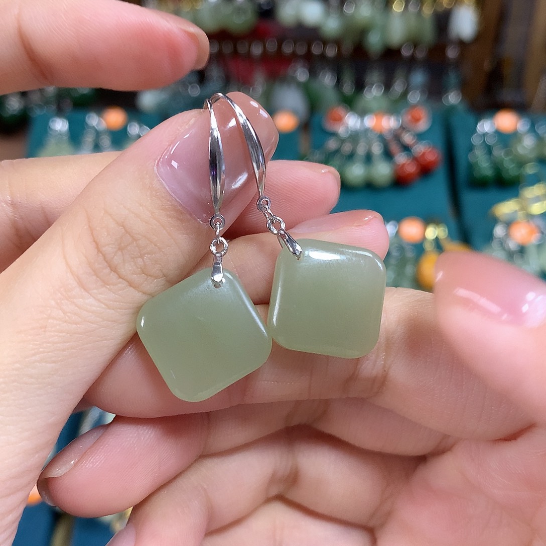 和田玉银S925镶嵌耳饰方糖卡15左右