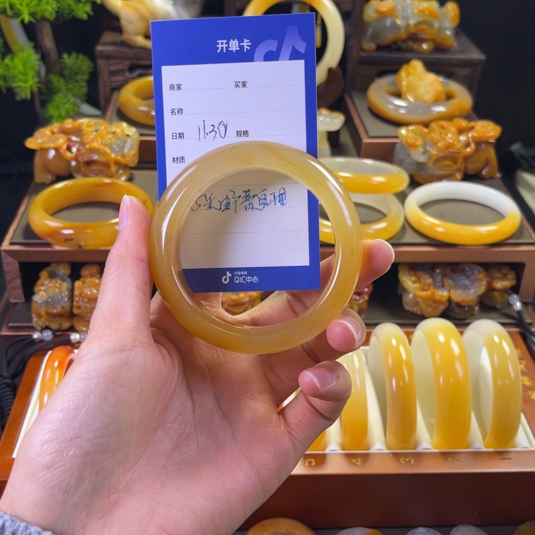 未镶嵌手镯石英质玉