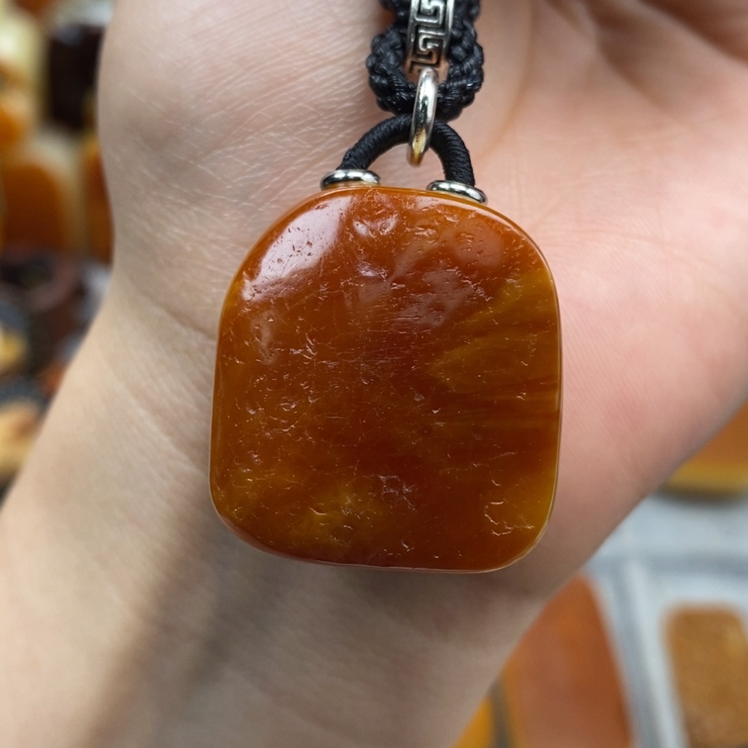 未镶嵌吊坠(赠链)琥珀