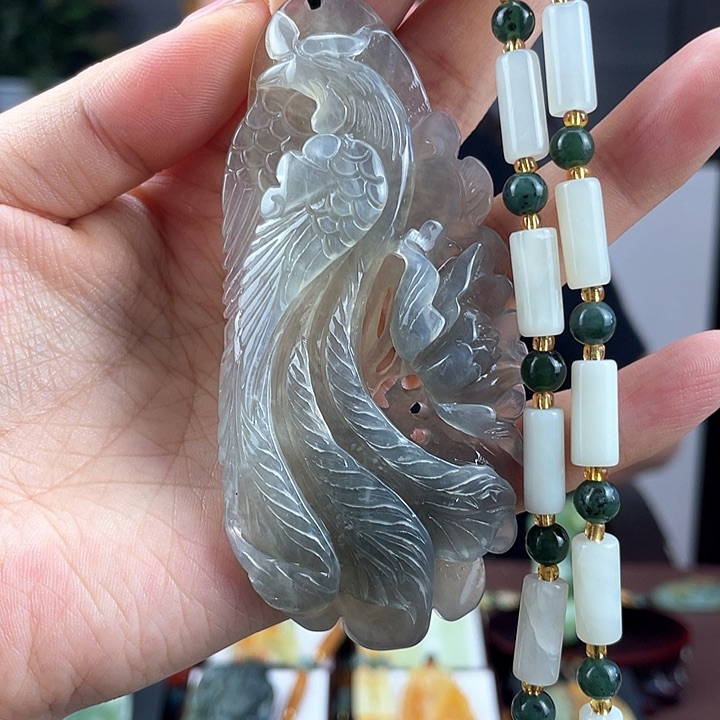 蛇纹石玉颈饰未镶嵌