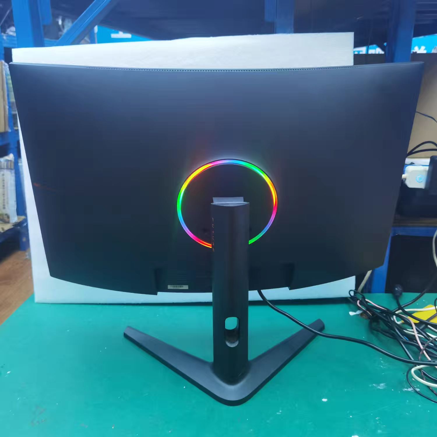 9新 HKC/惠科 惠科 32寸 2K 144HZ 1000R 高清大曲