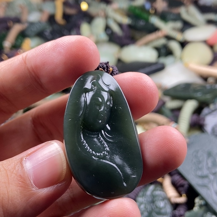 和田玉未镶嵌颈饰