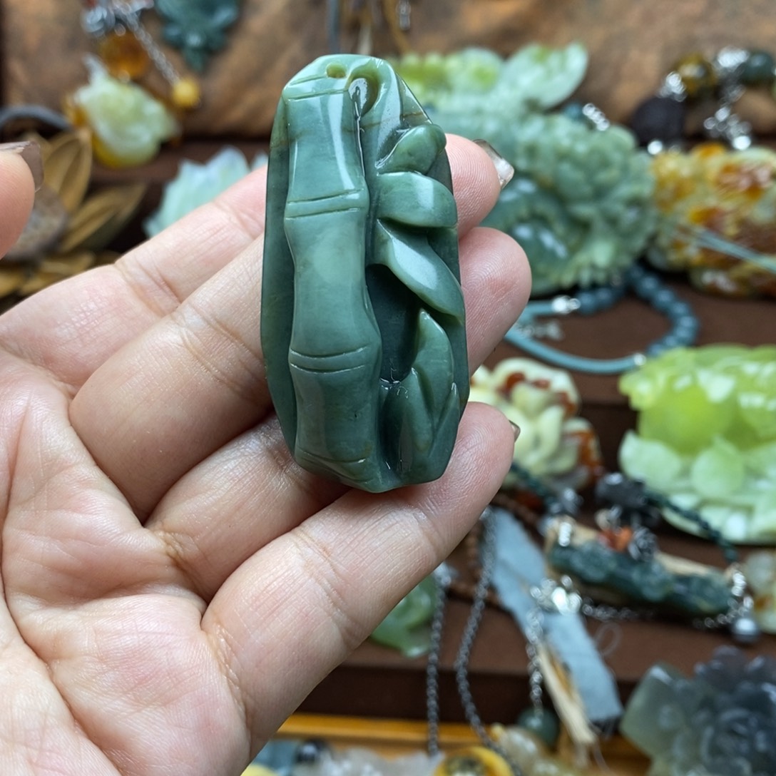 蛇纹石玉未镶嵌颈饰