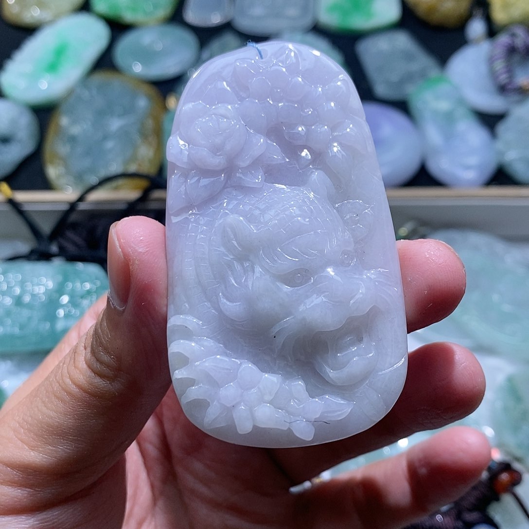 【闪购商品】翡翠颈饰未镶嵌虎牌