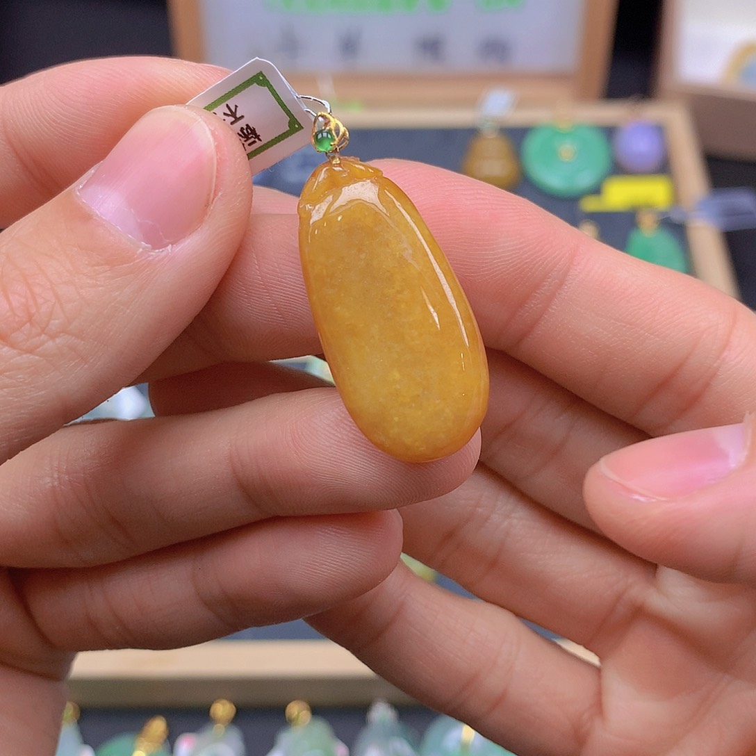 翡翠颈饰18K金镶嵌翡翠