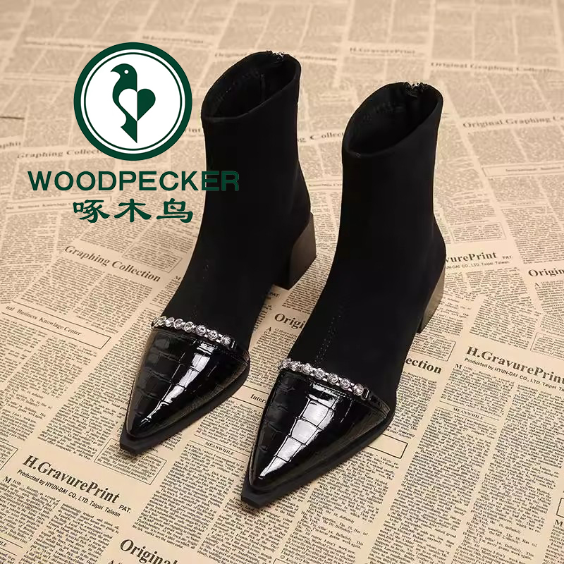 啄木鸟软皮黑色法式尖头短靴2025新款秋冬拼接绒面瘦瘦靴中跟踝靴