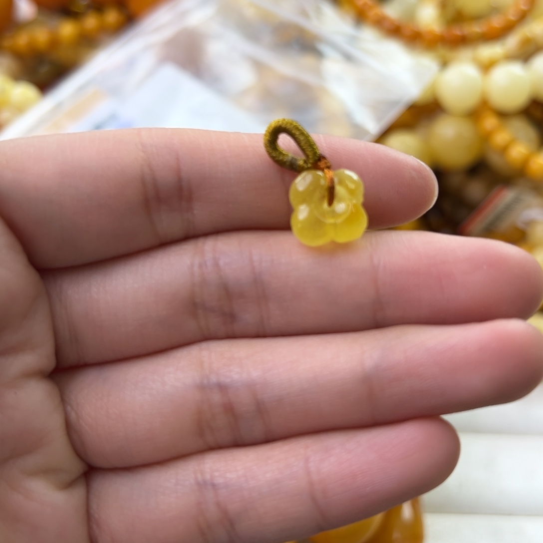 琥珀珠宝奇石未镶嵌