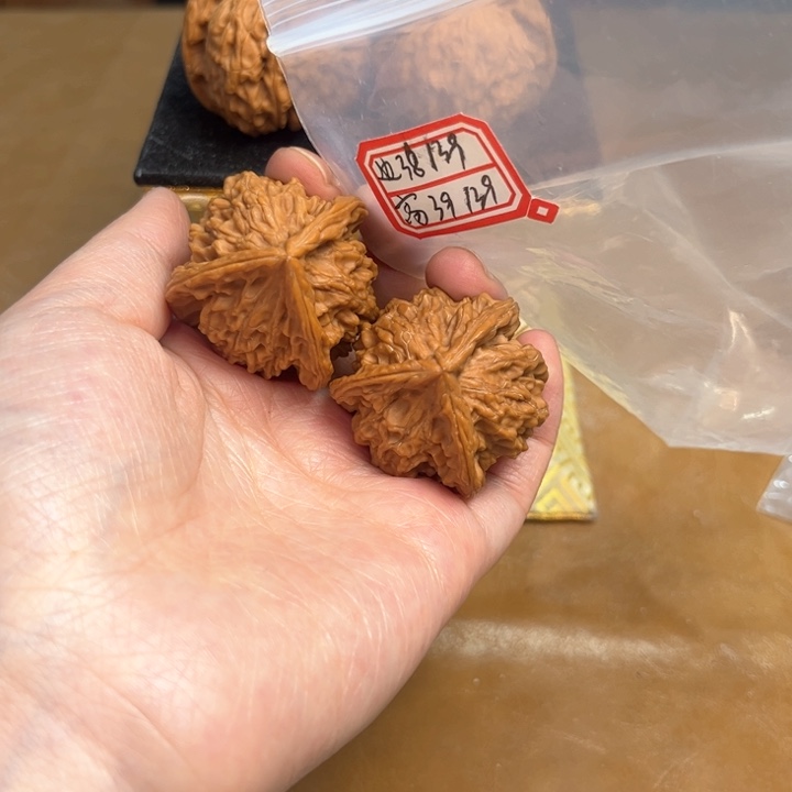 把件文玩核桃盘山三棱