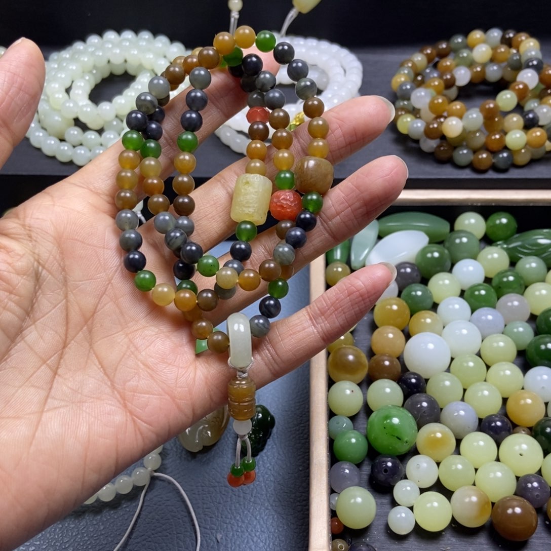 禅***月和田玉未镶嵌颈饰