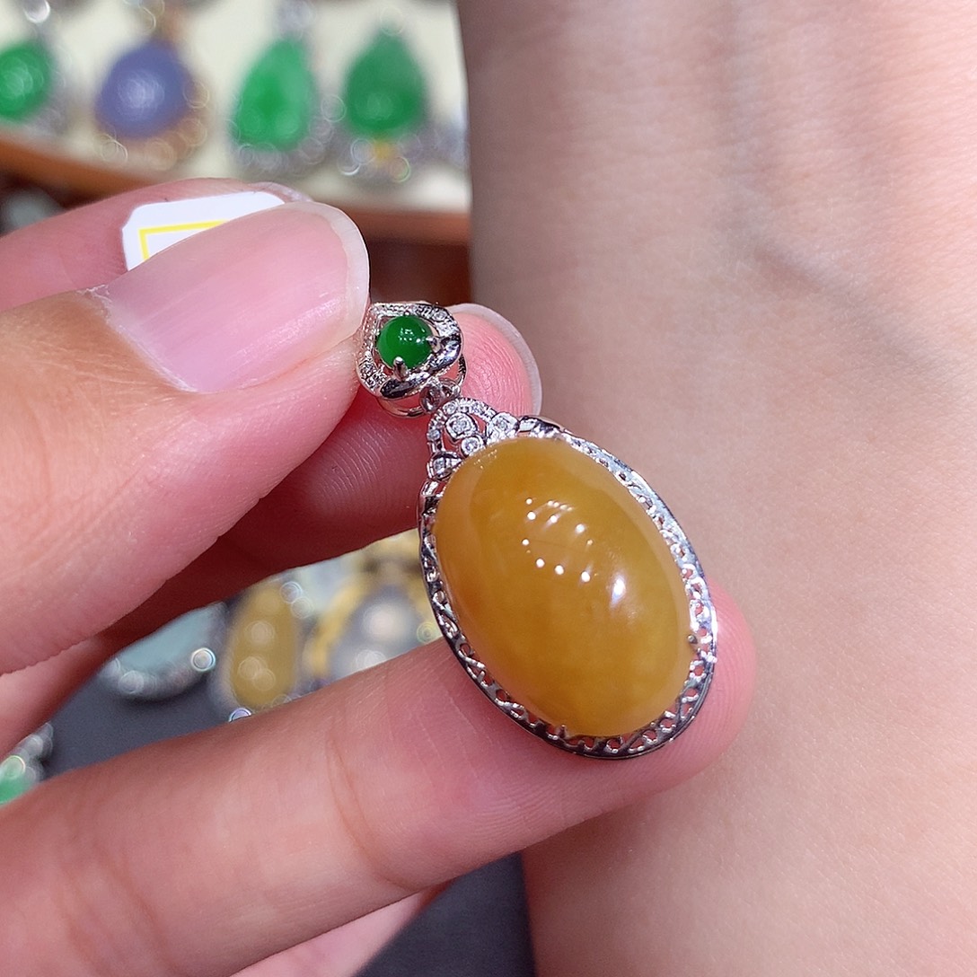 翡翠18K金镶嵌吊坠(不含链)