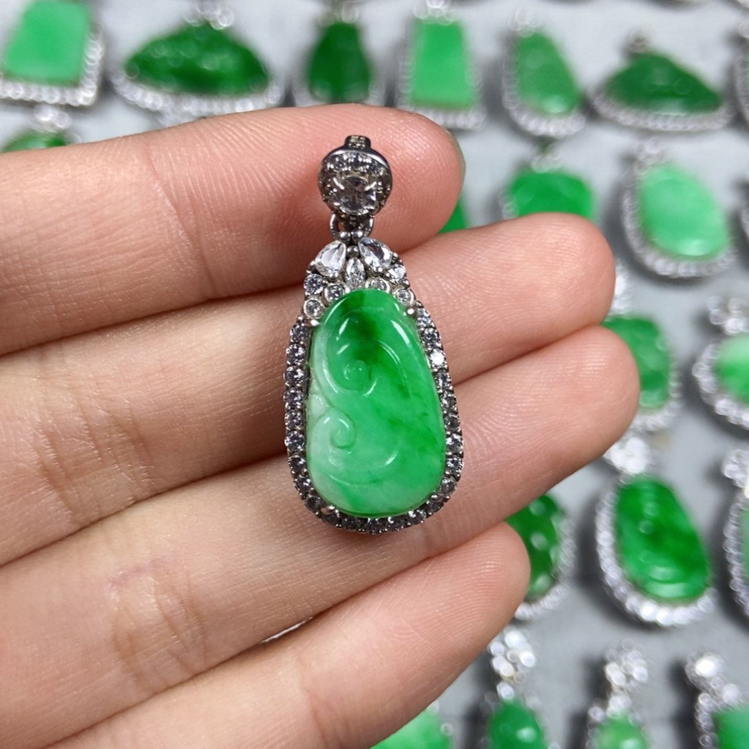 颈饰未镶嵌翡翠如意