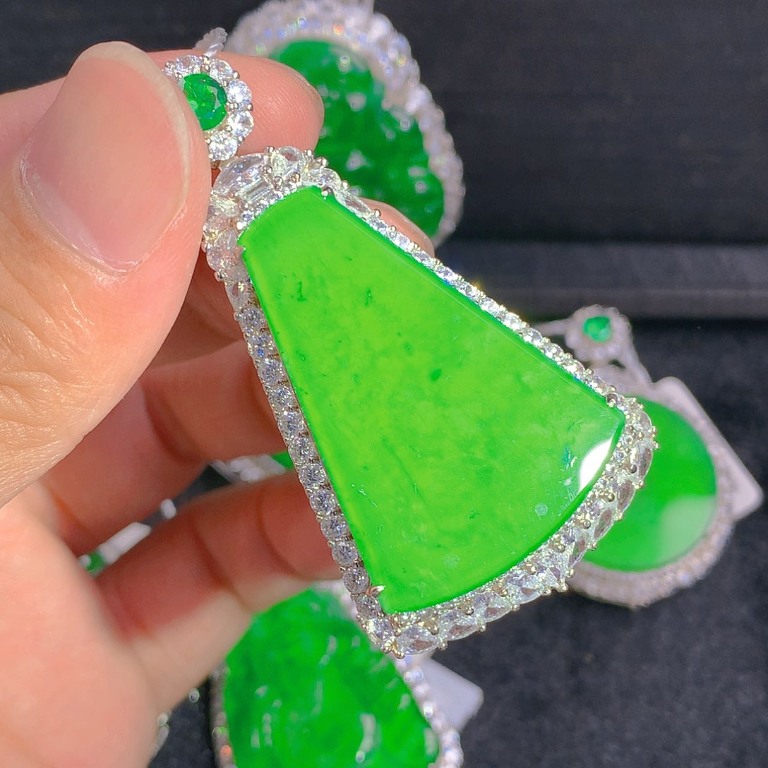 翡翠颈饰银S925镶嵌吊坠