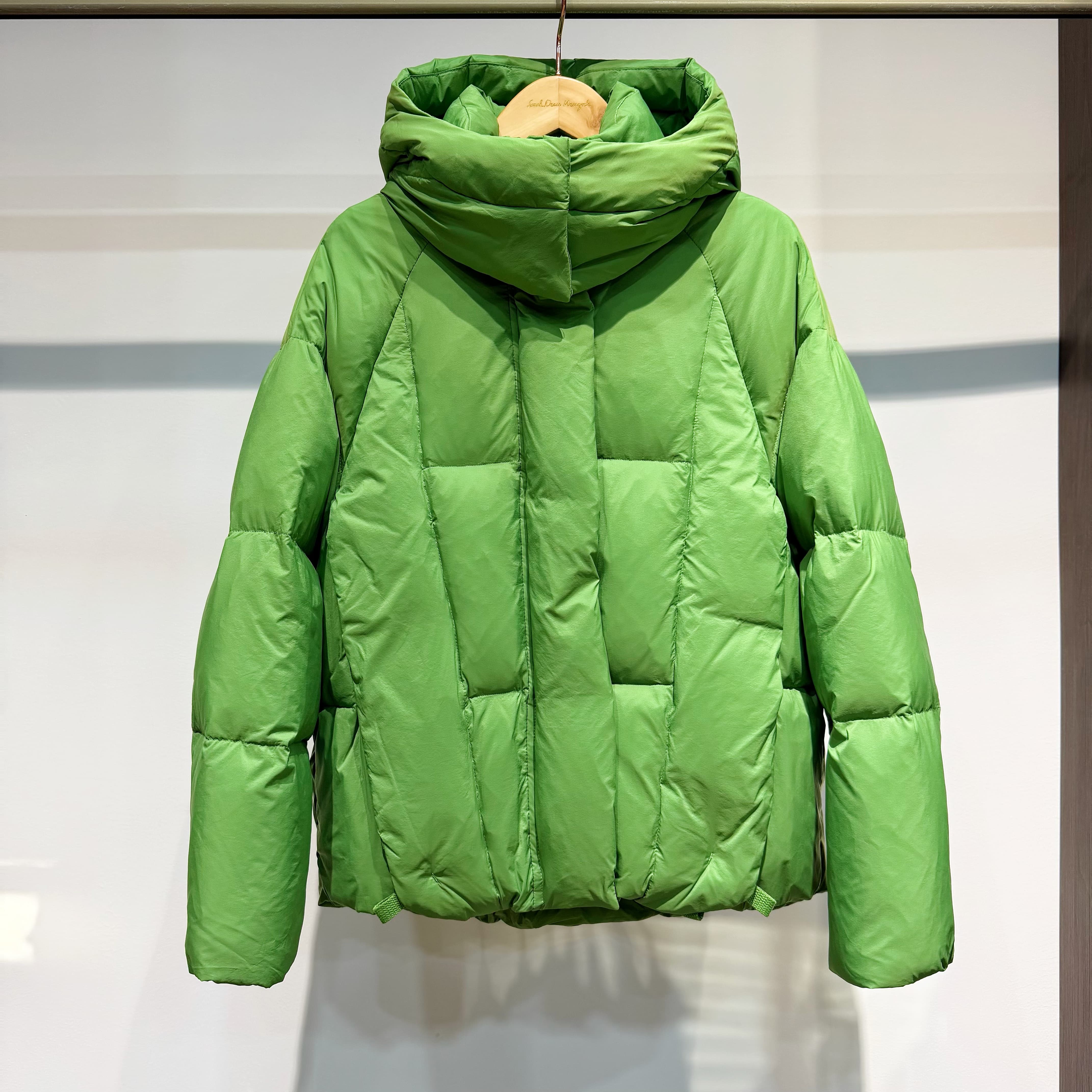 【萨拉迪恩】鹅绒短款连帽秋冬保暖羽绒服外套女