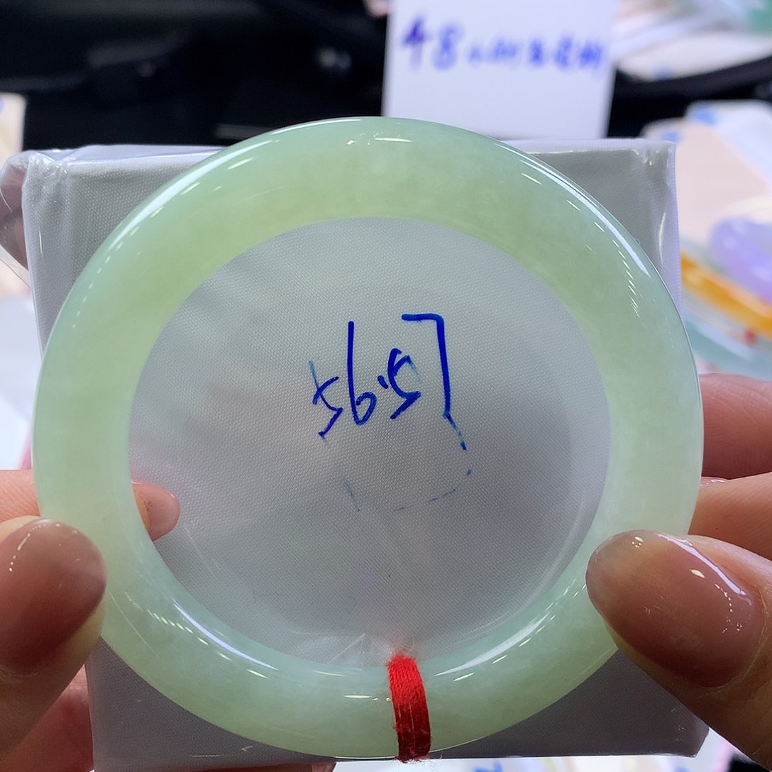 翡翠手镯未镶嵌5657元