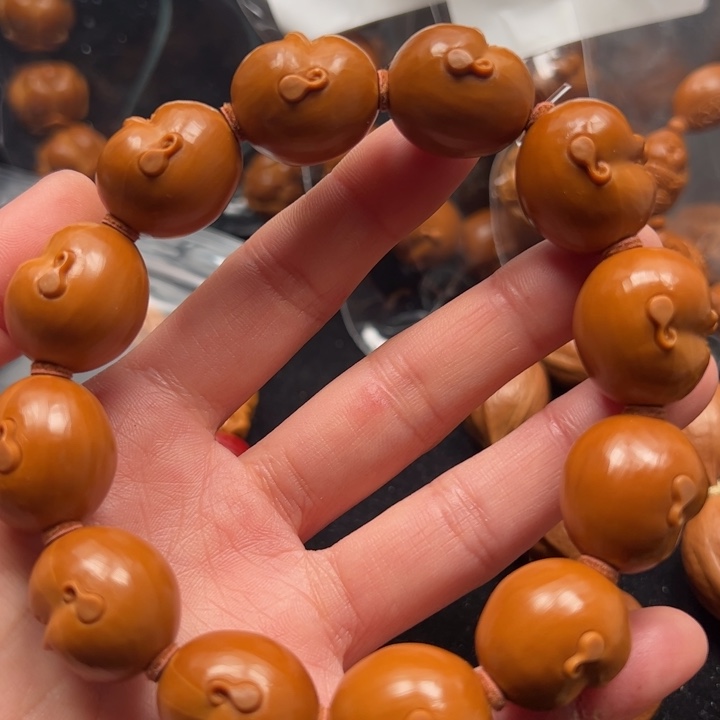 善***导吊坠橄榄核19开心