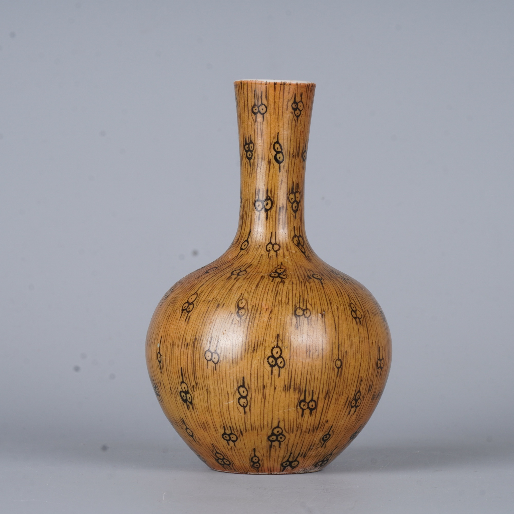 【拍卖】Lot.4216 仿木纹釉天球瓶