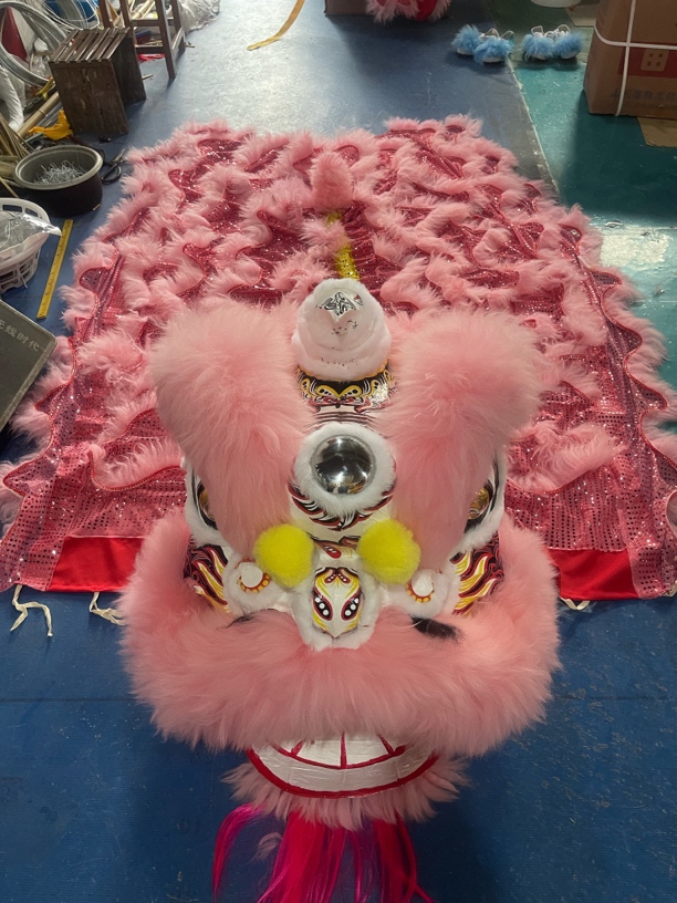 厂家直销舞龙舞狮醒狮羊毛舞狮竹篾国潮粉舞狮灯光狮龙狮批发