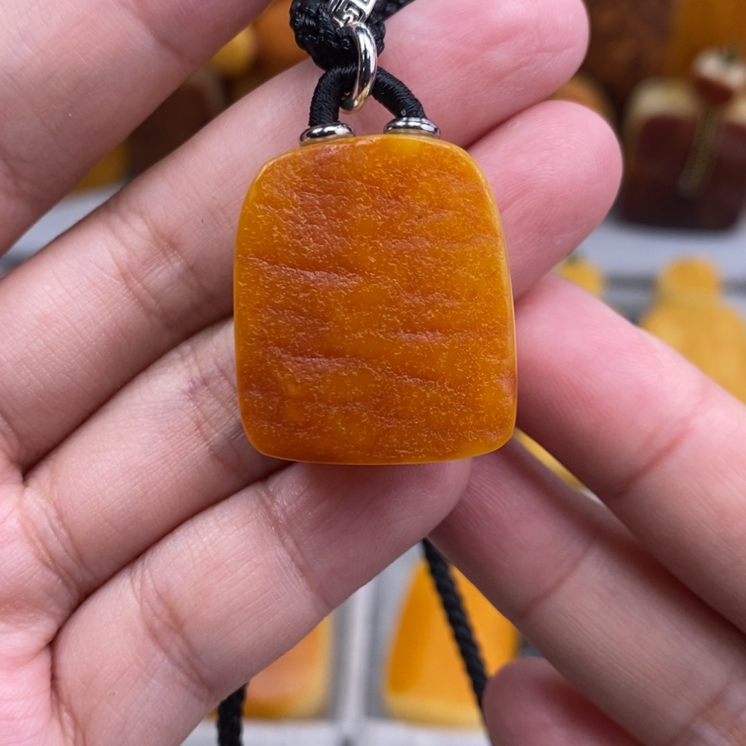 琥珀吊坠(赠链)未镶嵌