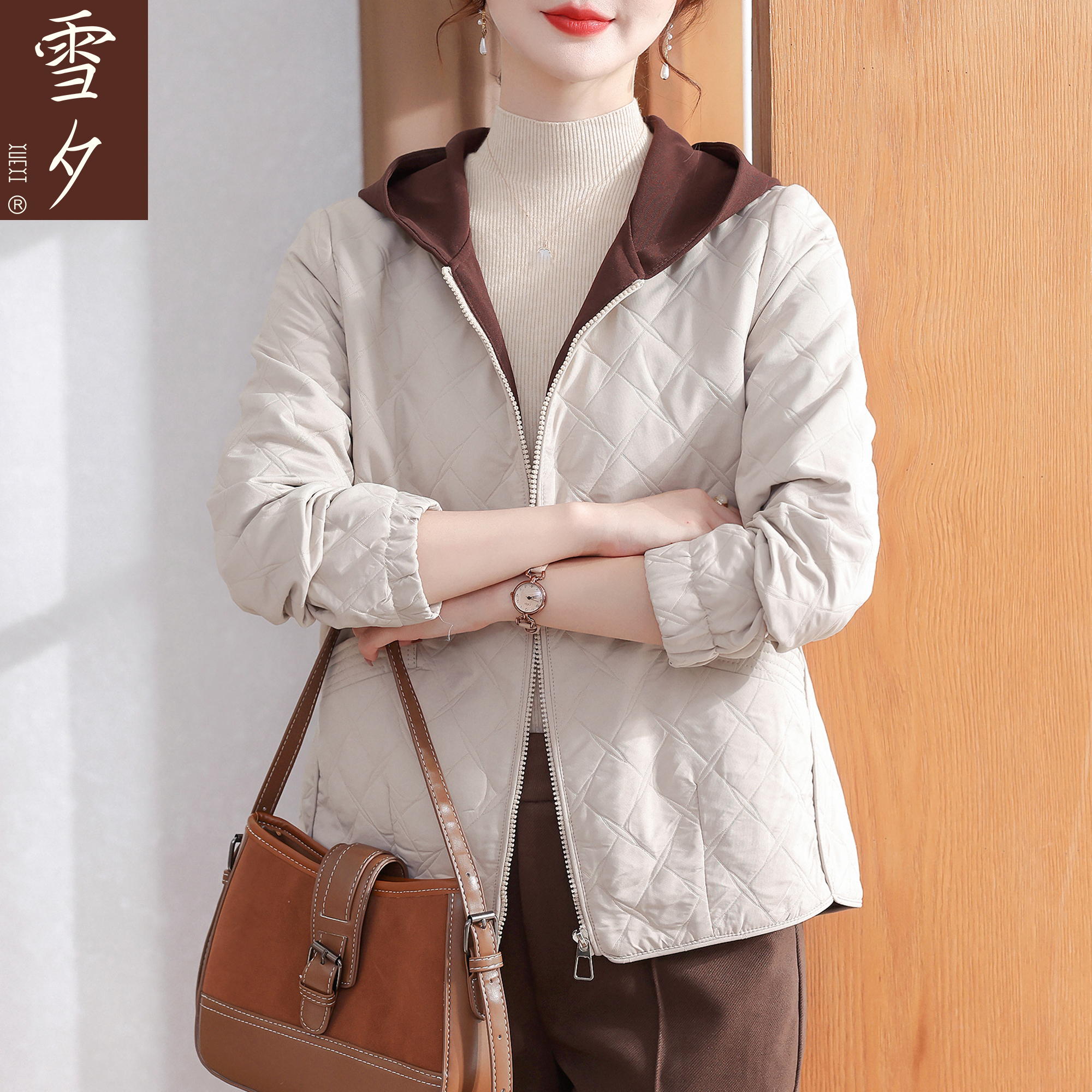 妈妈秋装外套2025新款时尚洋气中老年女装巨好看的大码连帽上衣服
