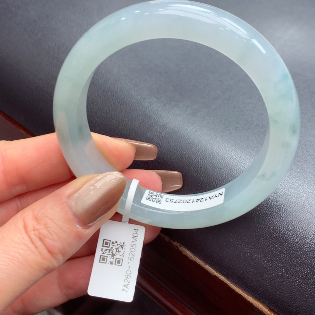 翡翠手镯未镶嵌缅甸翡翠手镯