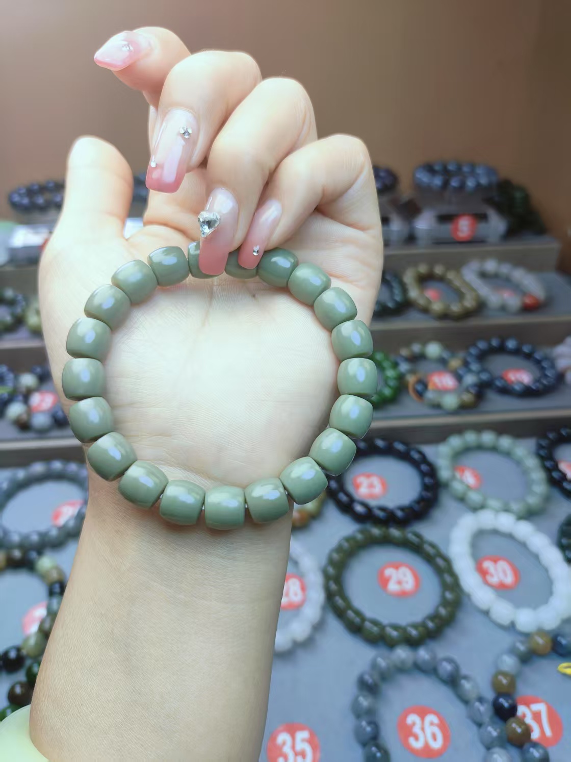 新疆和田玉沙枣青直切卡10