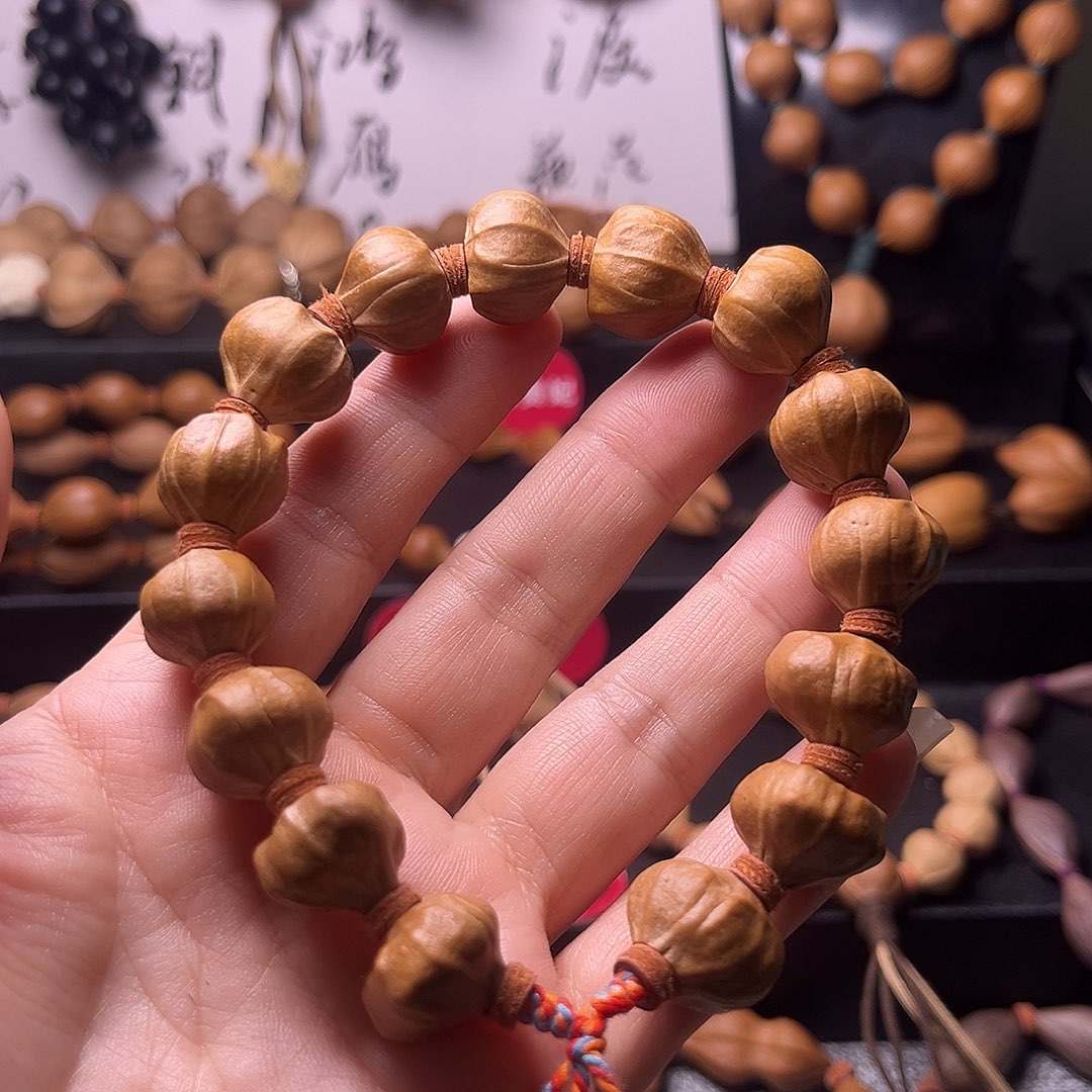 用***6橄榄核吊坠四花瑕疵品14.14