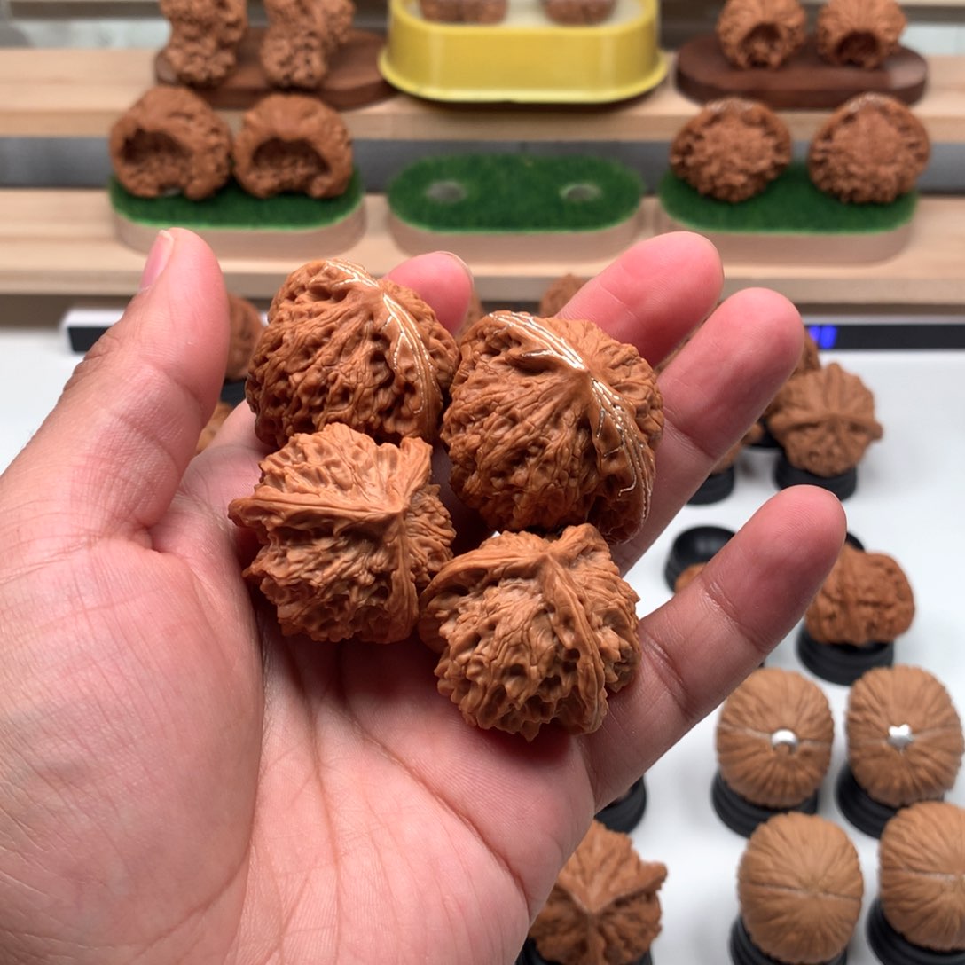 【闪购商品】文玩核桃吊坠大**狼隐隐约约