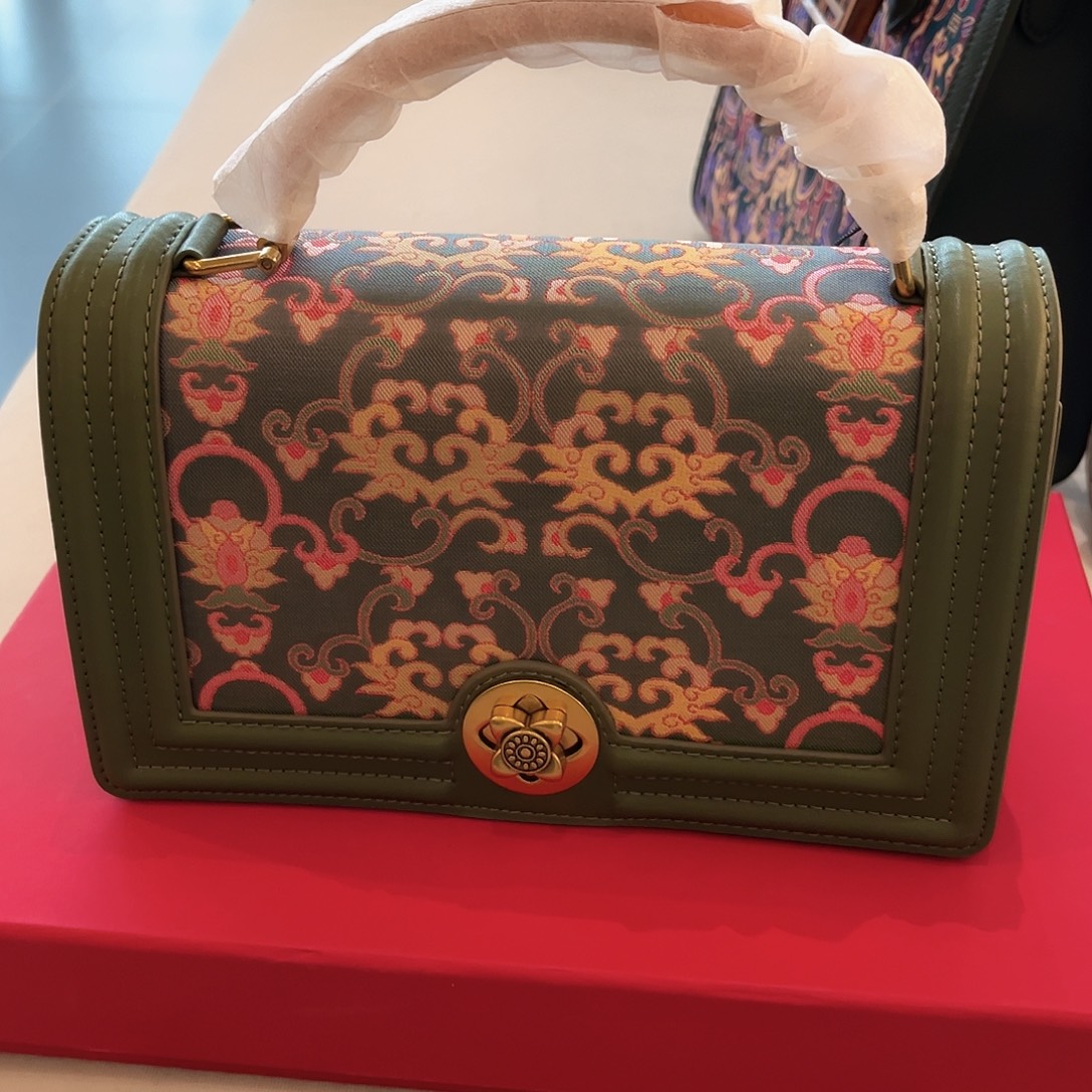 牛皮（革）展厅同色同款