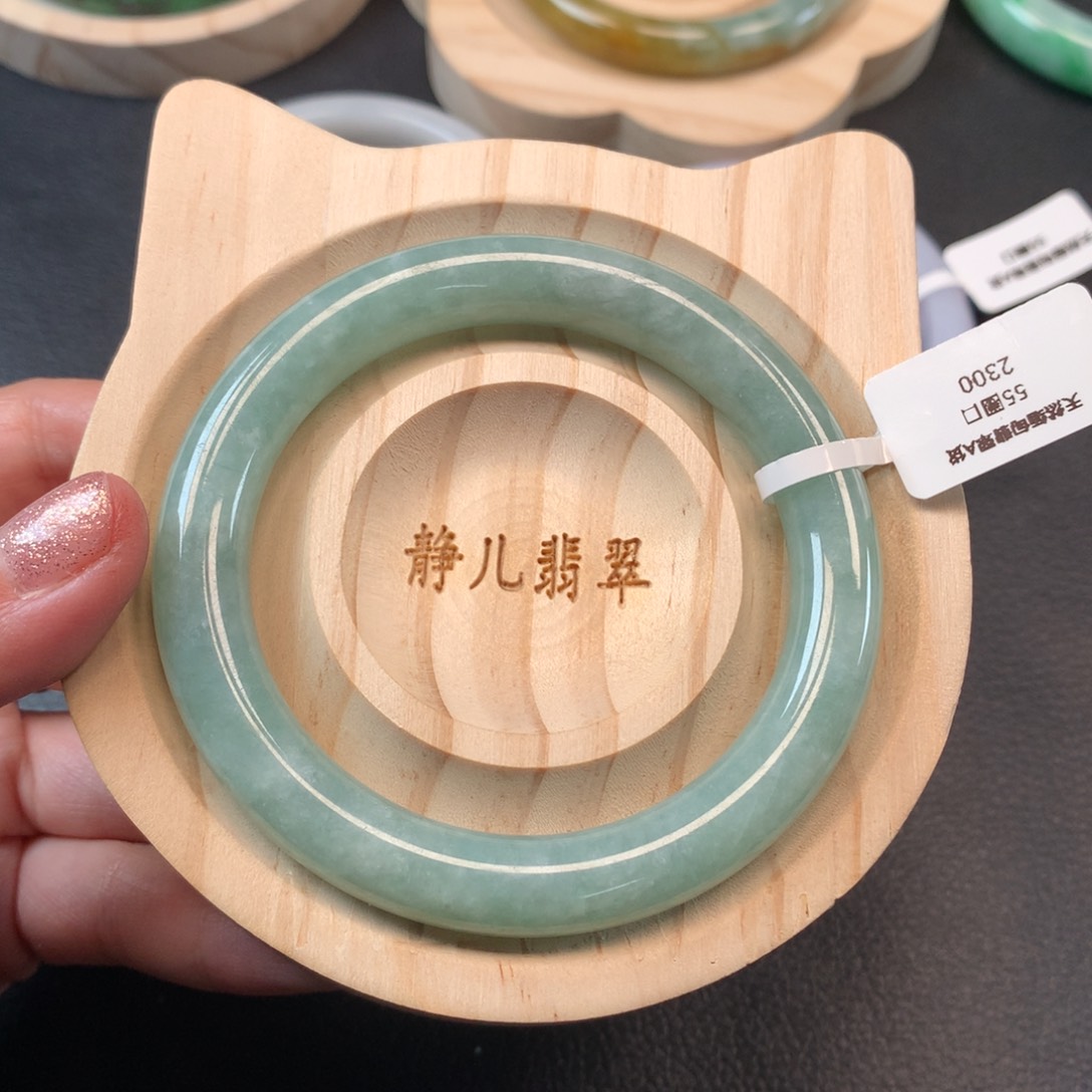 翡翠手镯未镶嵌55圈口