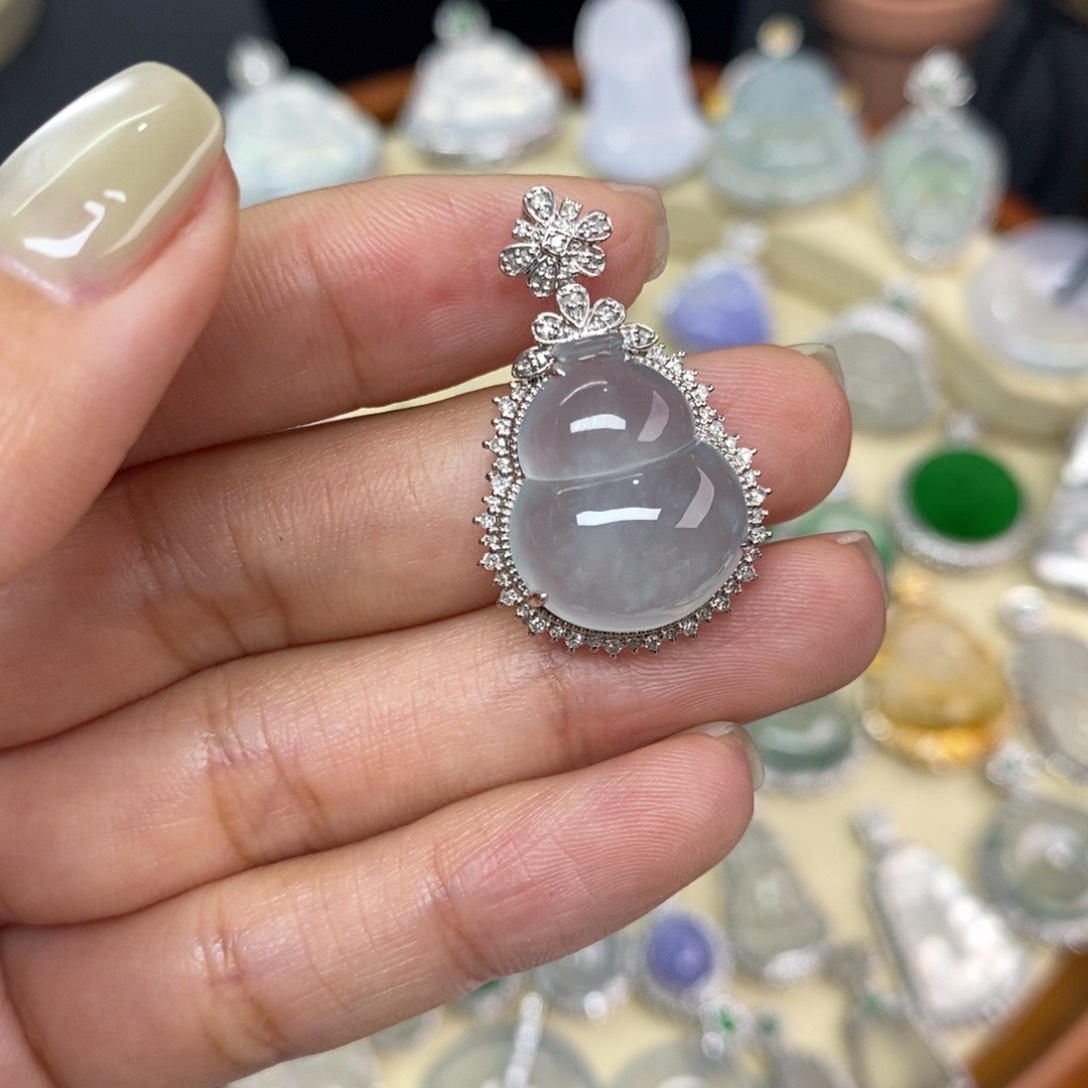 翡翠颈饰18K金镶嵌A货翡翠