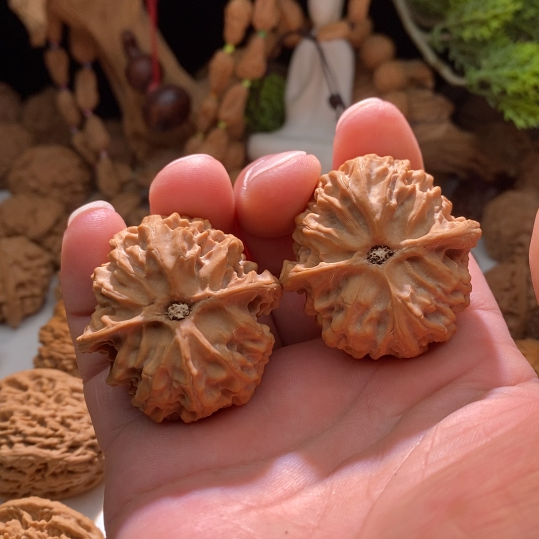 唐***仁文玩核桃吊坠苹果园43