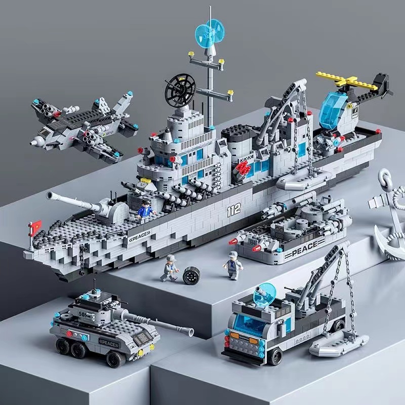 大型军事航母积木拼装玩具男孩女孩益智生日礼物