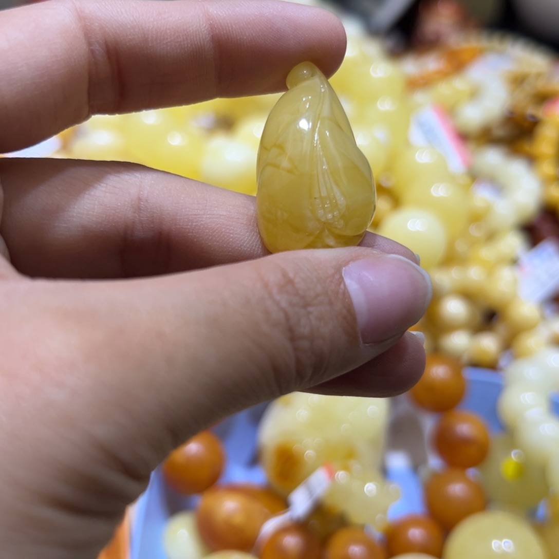 琥珀珠宝奇石未镶嵌