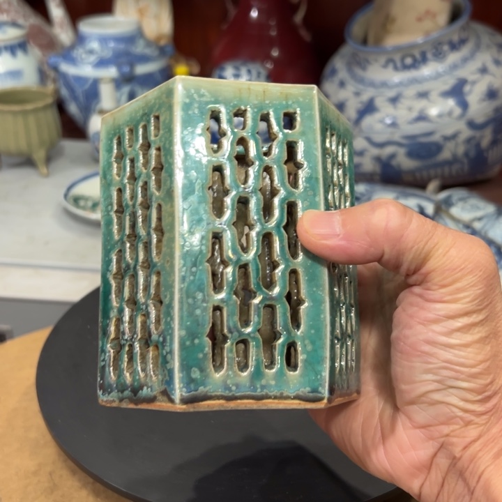 小***虎摆件单色釉孔雀绿文房笔筒