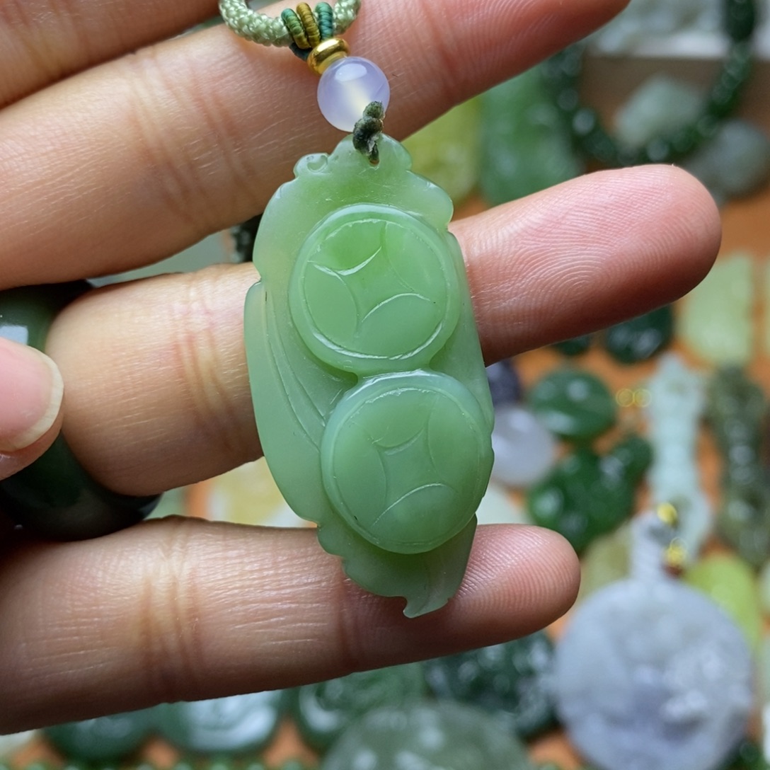 小***h和田玉未镶嵌颈饰