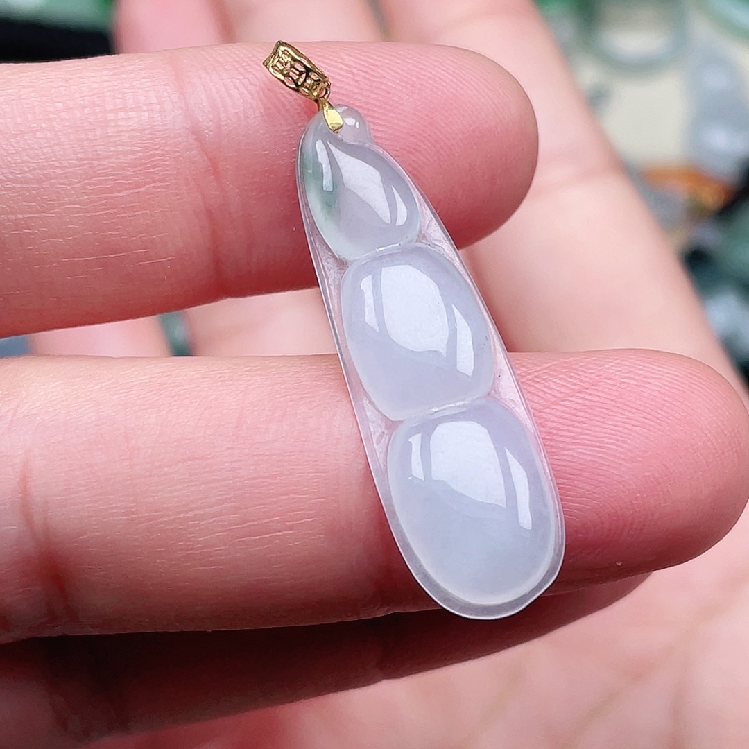 翡翠未镶嵌颈饰豆子