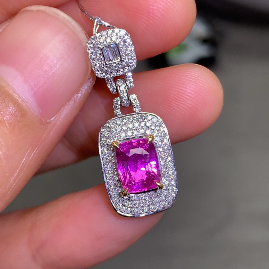 彩色蓝宝石颈饰18K金镶嵌