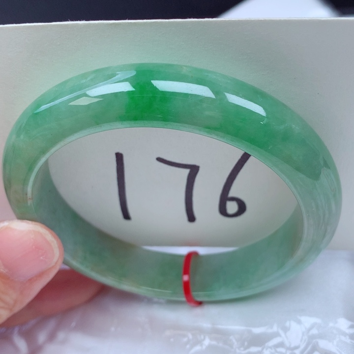 翡翠手镯未镶嵌翡翠