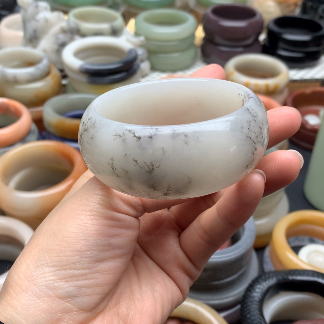 石英质玉手镯未镶嵌涂*