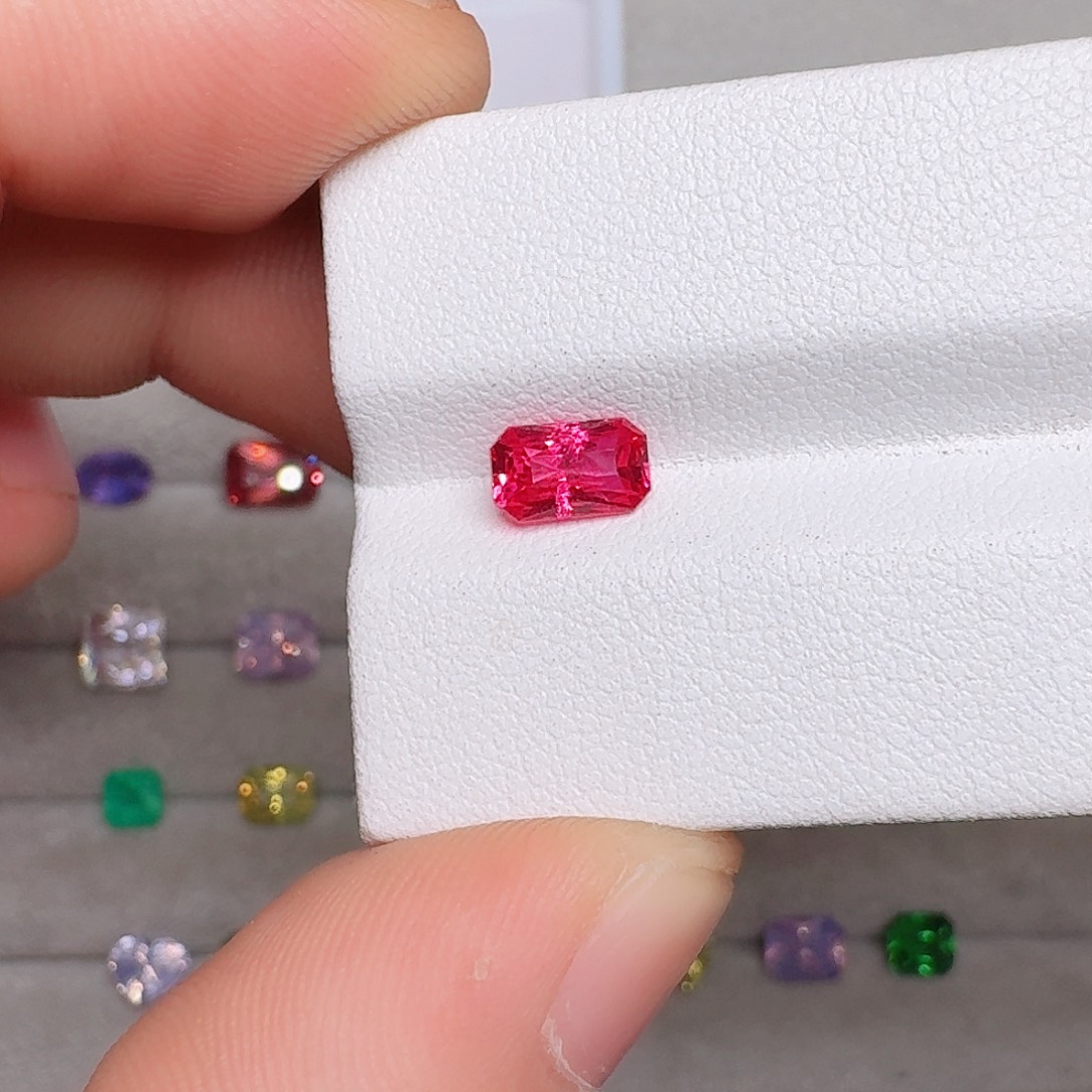 明***肉尖晶石裸石1.08ct马亨盖