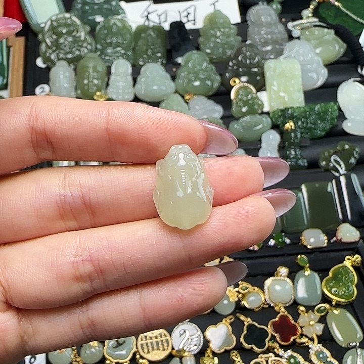 颈饰未镶嵌和田玉