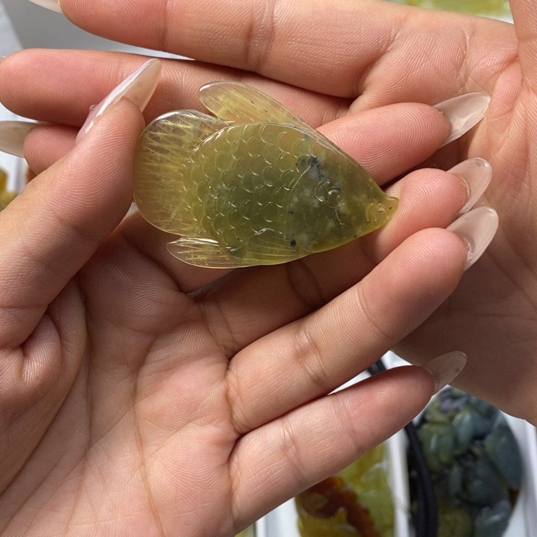 蛇纹石玉颈饰未镶嵌