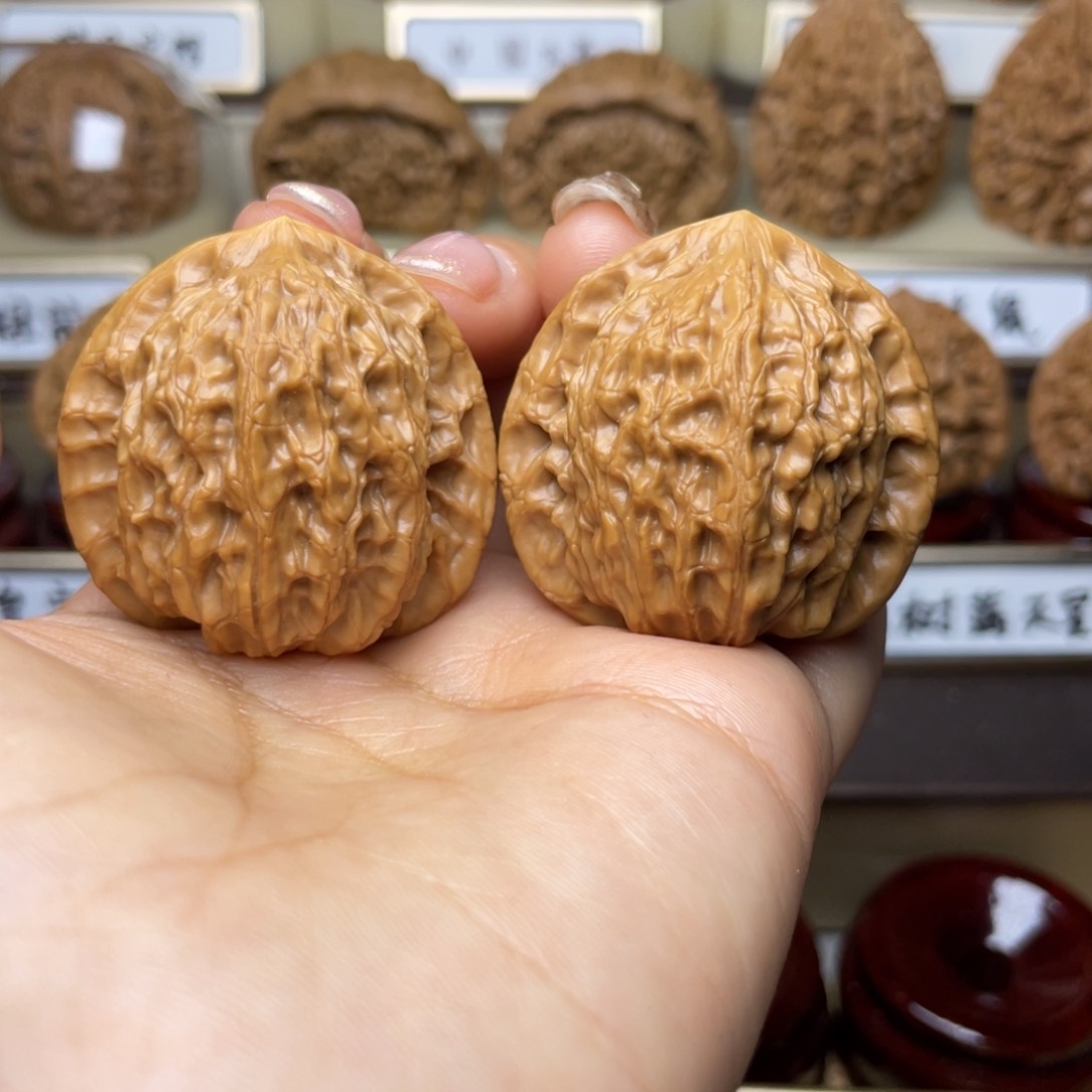 文玩核桃把件?***了公子帽38左右