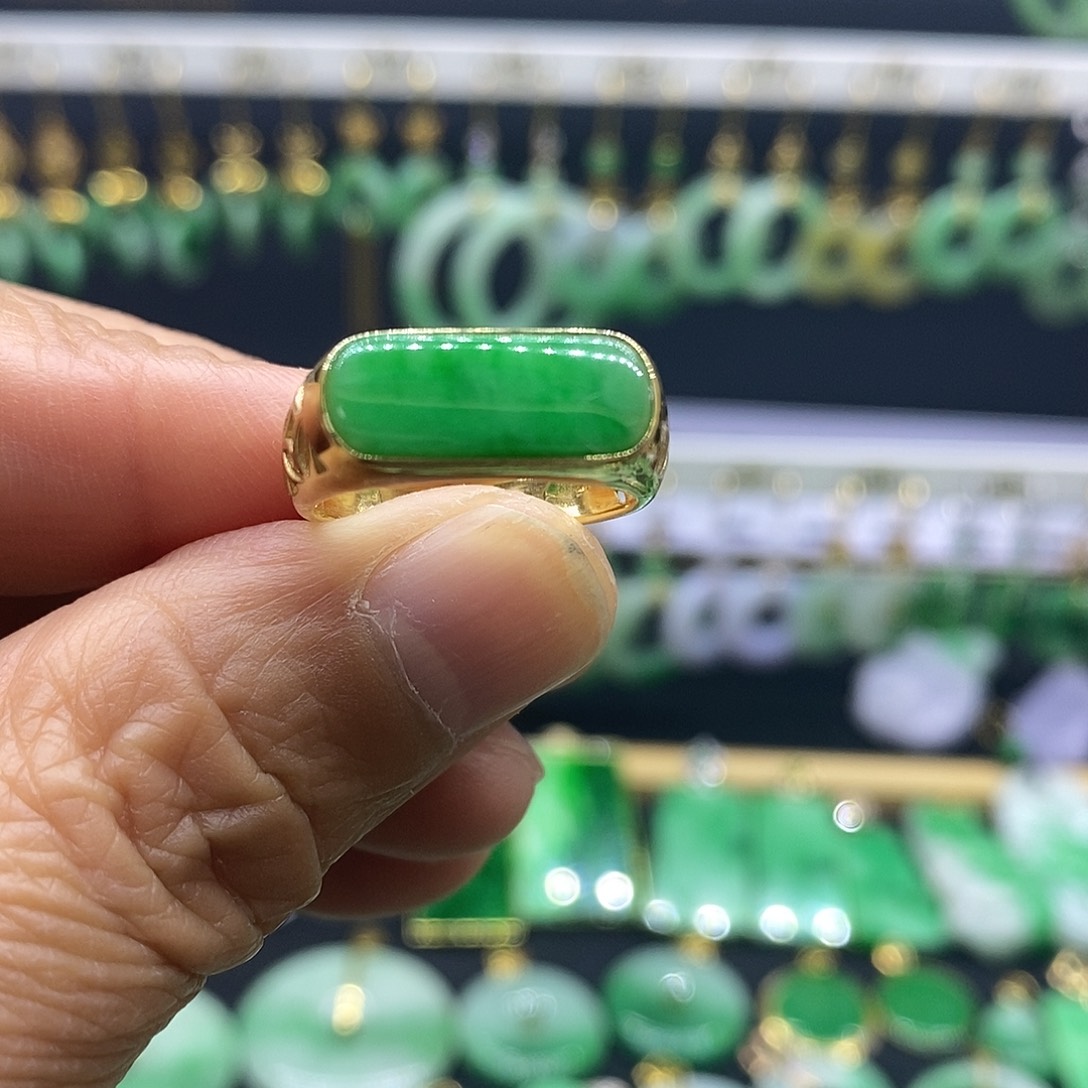 翡翠18K金镶嵌戒指戒指