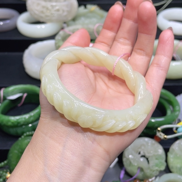 和田玉手镯56圈口 编号57未镶嵌